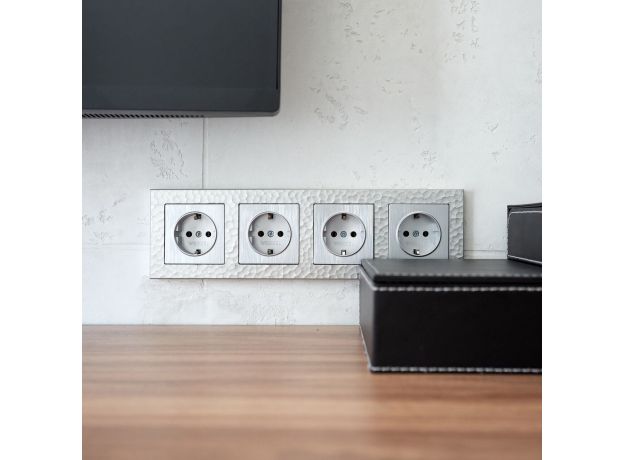 W1171009/ Розетка с заземлением (cеребряный рифленый) W1171009