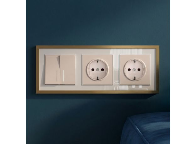 W0032853/ Рамка на 3 поста Baguette (белый/золотистая латунь) W0032853