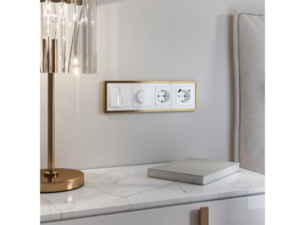 W0042853/ Рамка на 4 поста Baguette (белый/золотистая латунь) W0042853