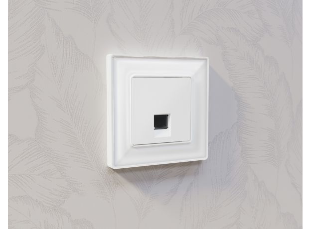 MA132005 Комплект механизма компьютерной розетки RJ-45 экранированной с автоматической защитной шторкой ALFA Белый матовый QUANT (AP1320, VM185)